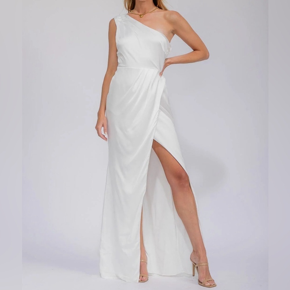 Elegant White One-Shoulder Dress - Picture 1 of 4